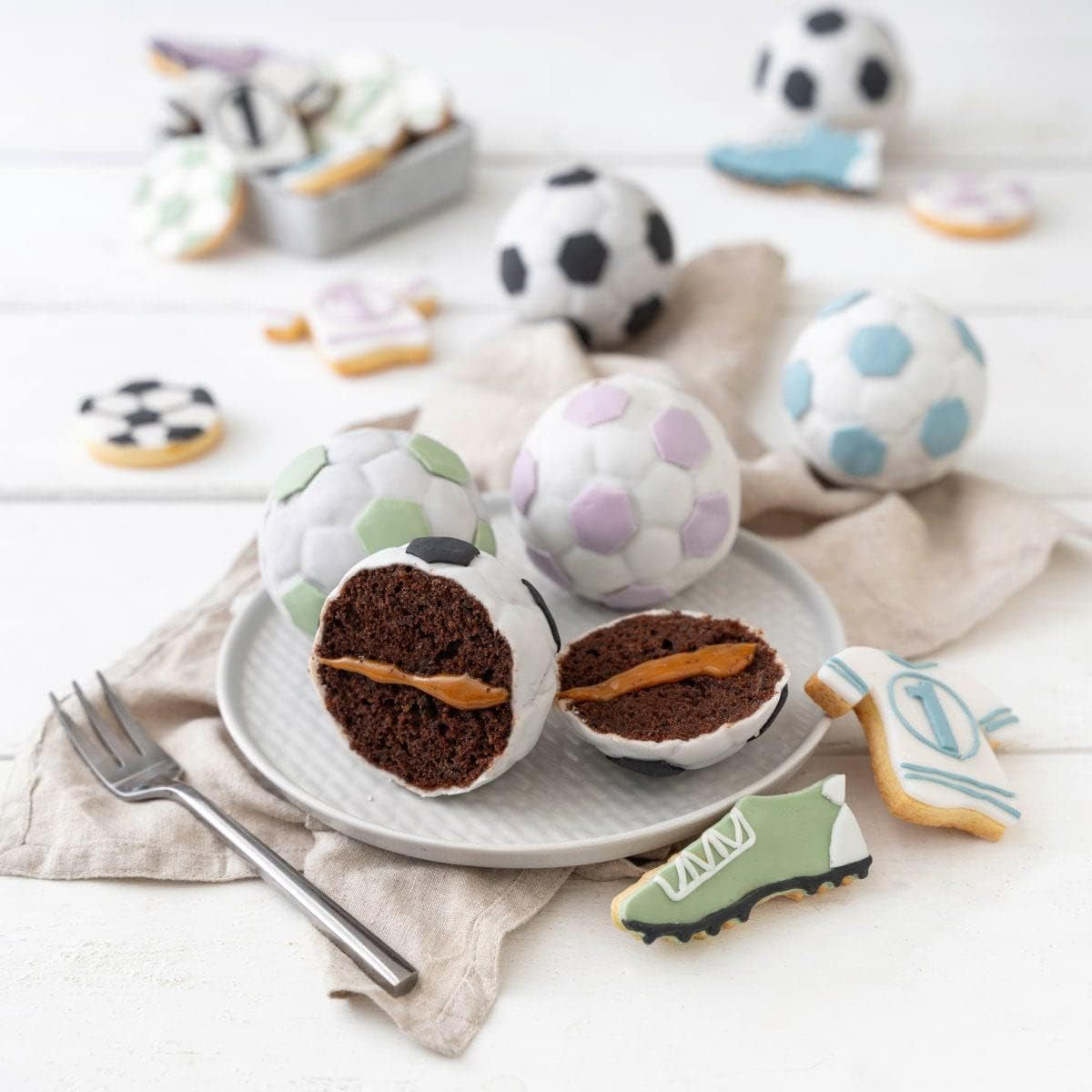 Zenker 12Er Muffinform – Muffinbackblech Für Muffins en Cupcakes Aus Der Serie Soccer Baking– Hitzebeständiges 12Er Muffinblech Mit Antihaftbeschichtung, Schwarz Vormen en bakplaten Naty Shop
