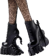 Monster High Wednesday Puppe en Accessoires, Wednesday Addams Sammelfigur in Nevermore Academy Uniform met Eiskaltem Handen en Rugzak, Puppenstandaard, HXJ04