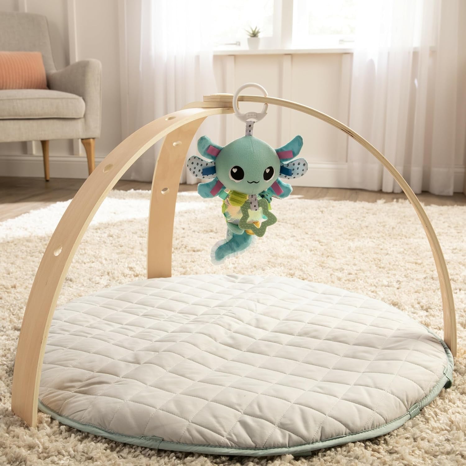 LAMAZE Alise Axolotl - Clip & Go kinderwagenspeelgoed - Zintuiglijk babyspeelgoed - 0-6 maanden vroeg leerspeelgoed - Vakkundig ontworpen voor pasgeborenen - Kraamcadeaus Bebe Naty Shop Speelgoed