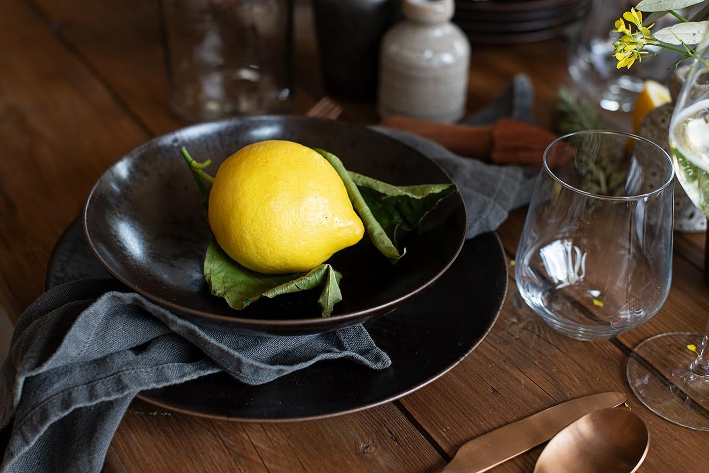 MÄSER brons metallic 12-delig servies voor 4 personen met elegant en glanzend glazuur dinerbordenset met dinerbord, dinerbord en dessertbord van hoogwaardig keramiek, steengoed, bruin