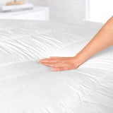 Italiaans beddengoed Elegante gewatteerde topper, wit, tweepersoonsdekbedden en dekbedden Naty Shop