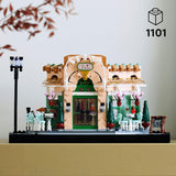 LEGO Icons French Café - Decoraties voor woonkamer of kantoor - Bouwset voor volwassenen inclusief pittoreske gevel, hangende bloempot en stoelen - Cadeau voor mannen en vrouwen 10362 Bouwsets Besuche den LEGO-Store