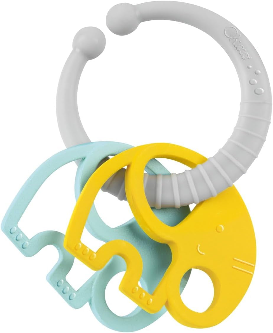 Chicco maaltijdcadeauset Dou Dou, slabbetje, kinderstoelspeeltje met zuignap in de vorm van een schattige kip, met twee kleurrijke rammelaars, makkelijk te vangen vanaf 6 maanden Babyspeelgoed Naty Shop