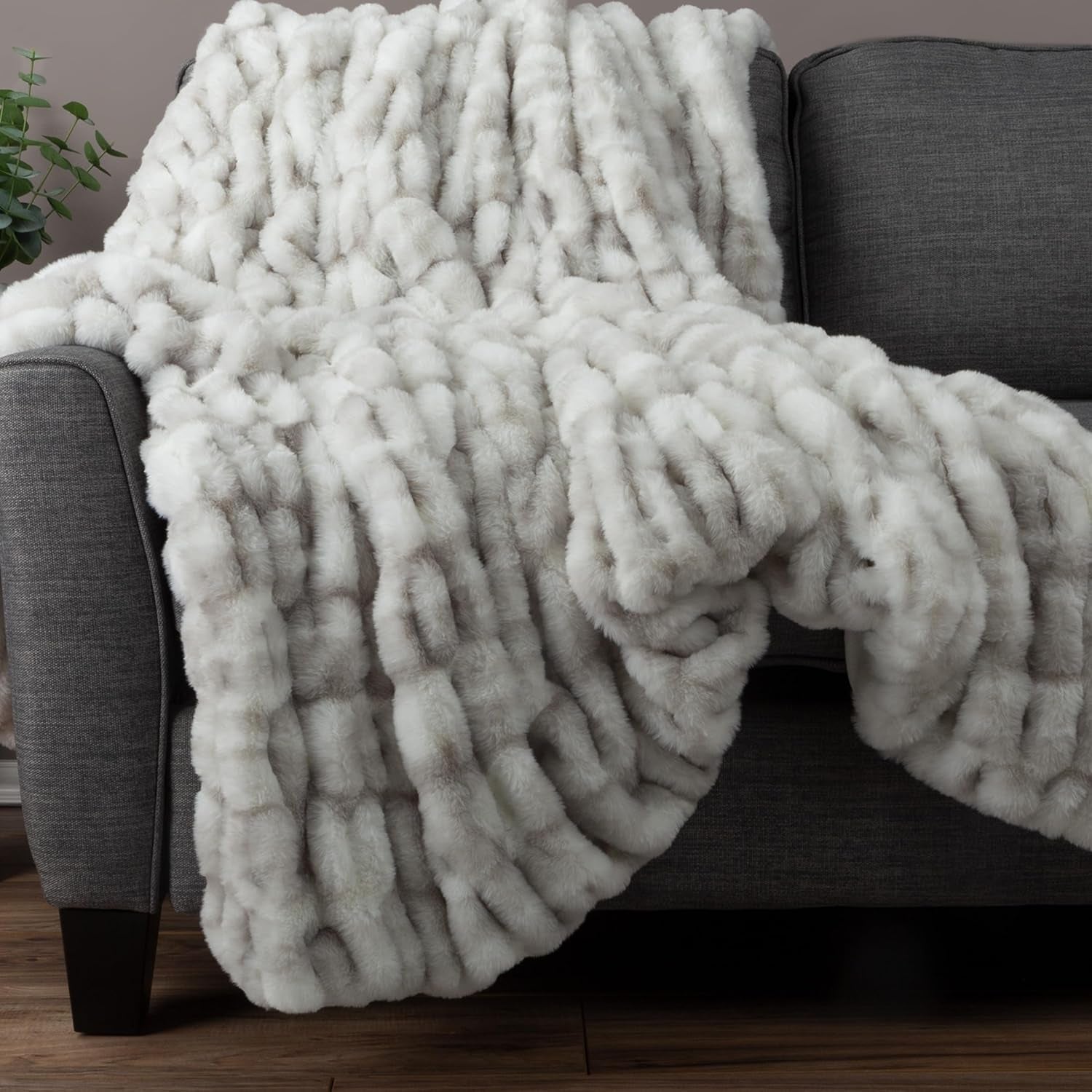 Lavish Home Oversized Gerüschte namaakbontdeken, 152,4 x 203,2 cm, jacquard namaakbont, queensize plaid voor bedden en banken, grijze bedden en dekens Lavish Home