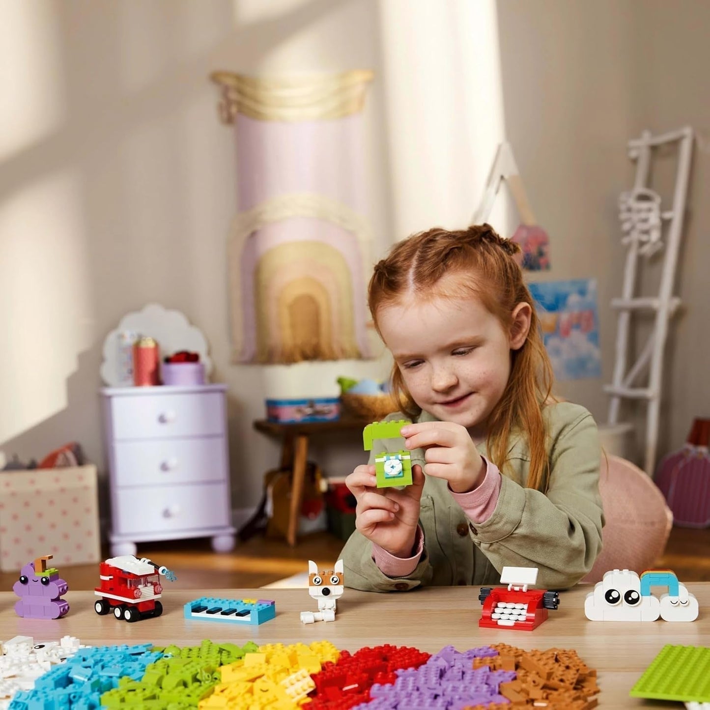 LEGO Classic creatieve set om te bouwen en te spelen - set met gekleurde stenen - bouw een huis, een hond, een grappige auto, een pianoklavier en een regenboog - knutselset voor jongens en meisjes vanaf 5 jaar Bouwsets Besuche den LEGO-Store