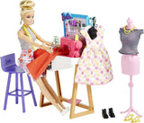 Barbie HDY90 - modeontwerpsterpop (30,40 cm) en atelier, 25+ design- en modeaccessoires, designbureau, stoel, naaimachine, stofmodel, mannequin en meer, speelgoed vanaf 3 jaar Naty Shop Dolls