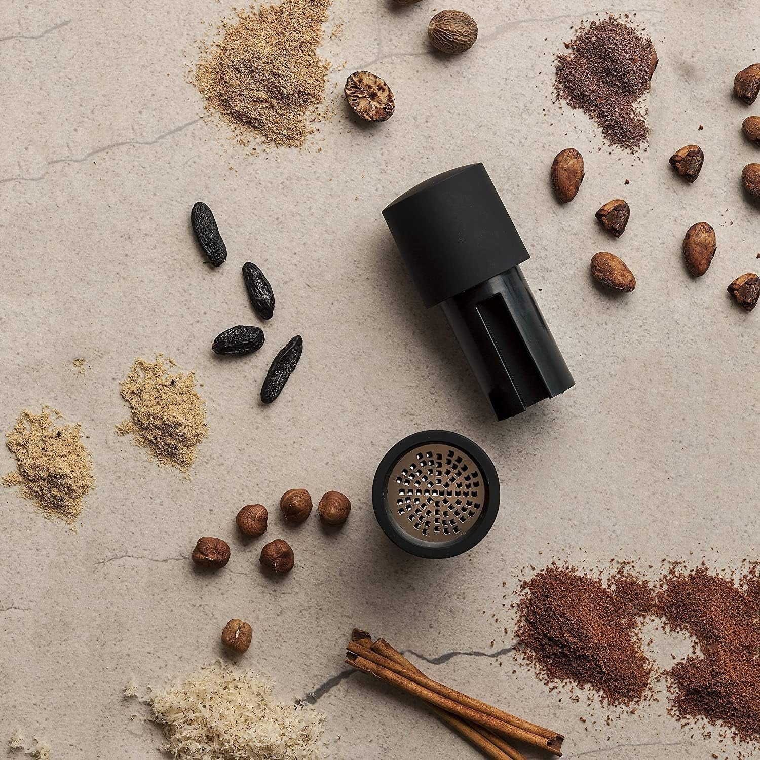 Microplane Kruidenmolen Zwart voor Nootmuskaat, Kaneel, Tonkabonen, Lange Peper en Andere Droge Kruiden Malen en Grinders Naty Shop