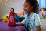 Mattel Disney Wish Dahlia van Rosas pop en accessoires, gelede modepop, HPX24