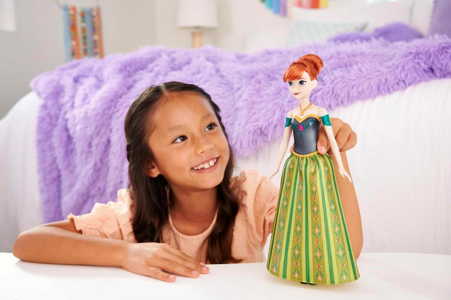 Mattel Disney Frozen zingende Anna-pop - fragment van een liedje van 30 seconden, klassieke kasteeloutfit, afneembare zachte rok, kambaar haar, voor kinderen vanaf 3 jaar, Duitse versie, HMG41