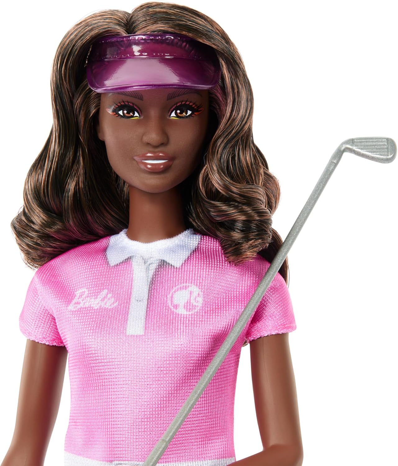 Barbie brunette golferpop in afneembare roze polojurk, golfuniform, inclusief pet en golfclubaccessoires, JCR69