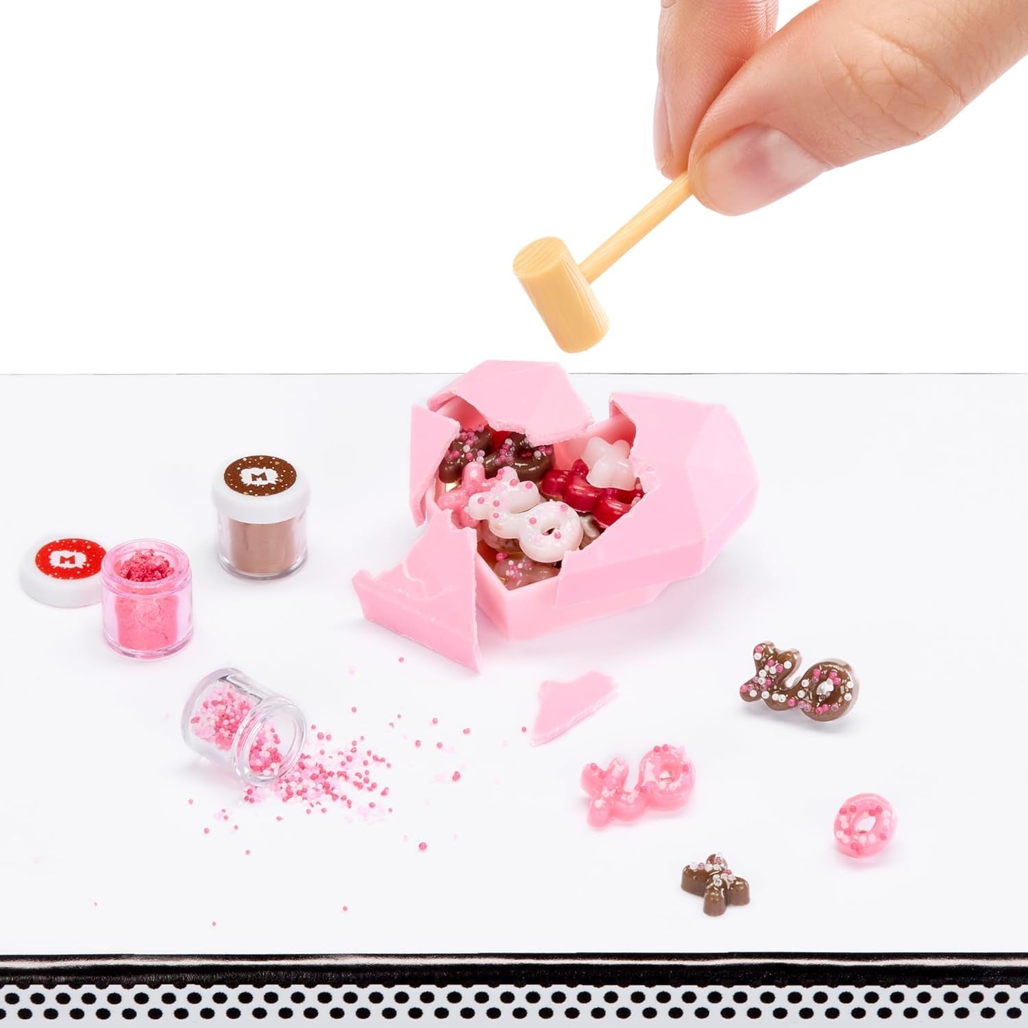 MGA Miniverse - Make It Mini with Love - Mini verzamelobjecten, doe-het-zelf harsknutselset, Valentijnsdagserie, voedselreplica's, niet-eetbaar - voor verzamelaars en kinderen vanaf 8 jaar