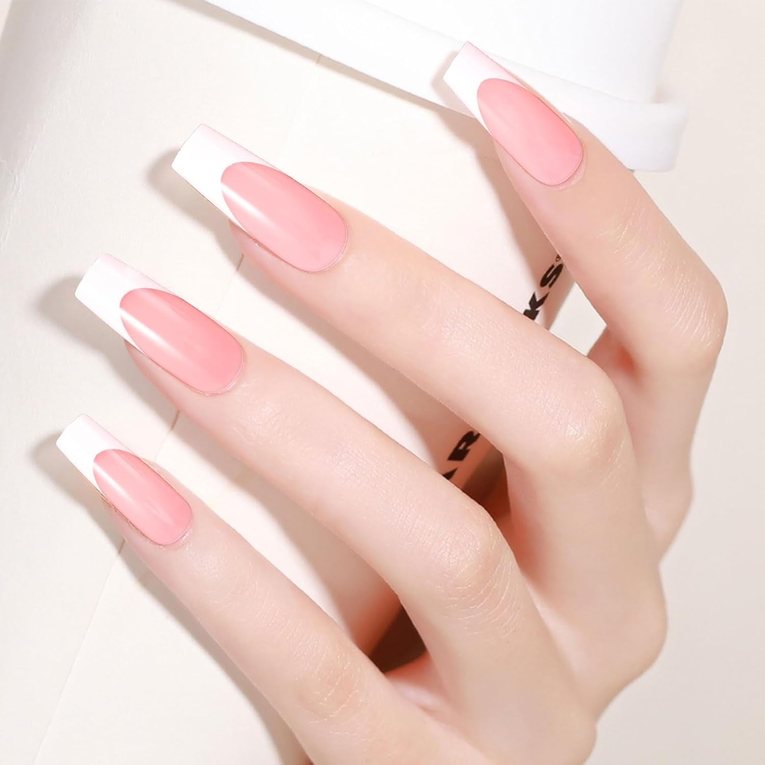 360pcs Kunstnagels Franse nagels Medium rechthoek Kunstnagels Natuurlijke nepnagels DIY valse nageltips met nagelvijl Druk op kunstnagels voor dames en dames