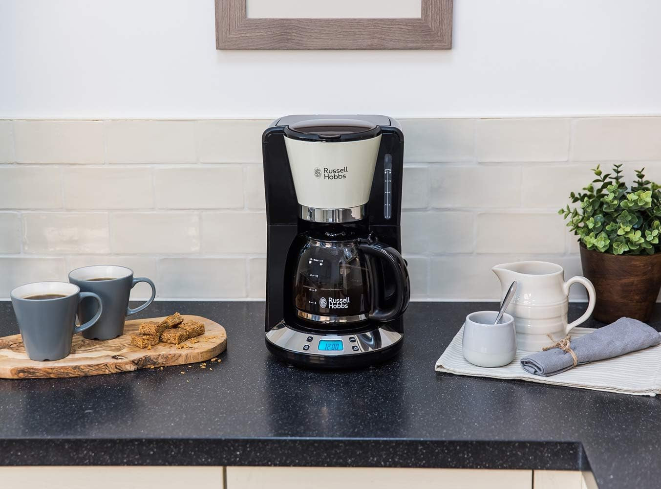 Russell Hobbs koffiezetapparaat [digitale timer, douchekop voor optimale extractie en aroma] Colors+ Creme (1 tot 10 kopjes, glazen karaf van 1,25 liter, verwarmingsplaat, 1100 W) Filterkoffiezetapparaat 24033-56