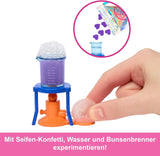 Barbie Wetenschapperspop en accessoires met modieuze blonde pop, laboratoriumtafel, microscoop, kleurveranderende kassier en petrischaaltje, JCR70 Naty Shop-poppen