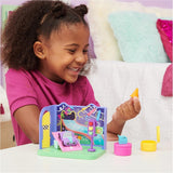 Gabby's Dollhouse Deluxe kamer, Purr-Ific speelkamer, speelkamer met Carlita speelgoedauto, 2 meubelstukken en 2 verrassingsdozen met accessoires, geschikt voor kinderen vanaf 3 jaar Naty Shop poppenhuizen