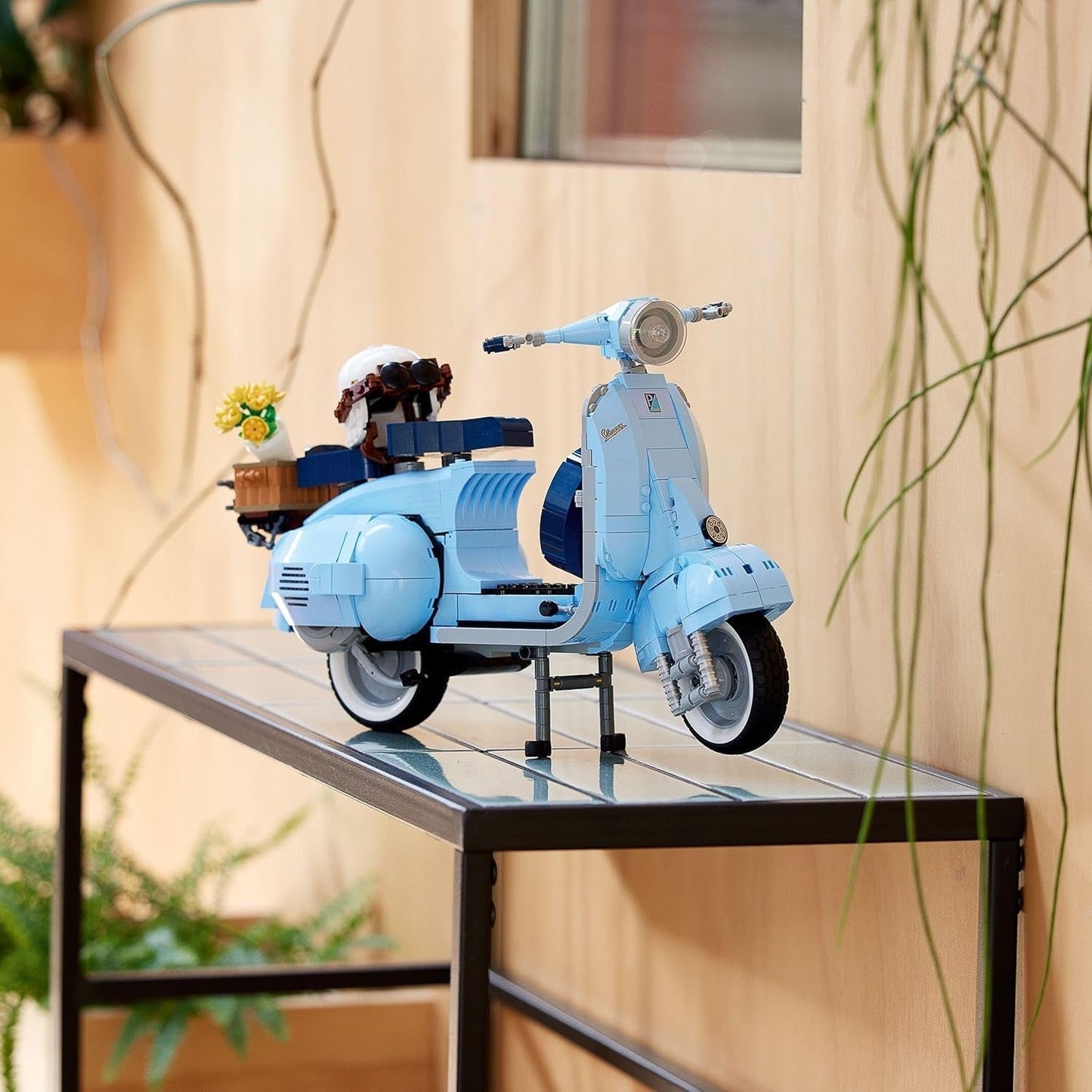 LEGO Icons Vespa 125, bouwbaar motormodel, vintage Italiaanse scooter, modelbouwset voor volwassenen, tentoonstellingsstuk als kamerdecor, cadeaus voor dames en heren 10298 Bouwsets Besuche in LEGO-Store