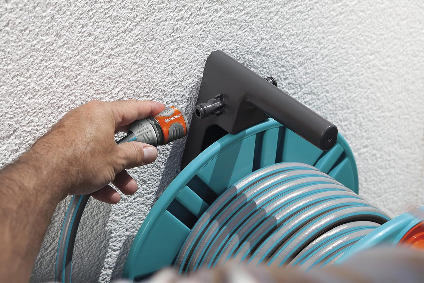 Gardena Classic 60 muurslanghaspel met slanggeleidingshaspel: Voor eenvoudige wandmontage, met anti-druppelsysteem, haakse aansluiting, grote capaciteit, ruimtebesparend (2650-88)
