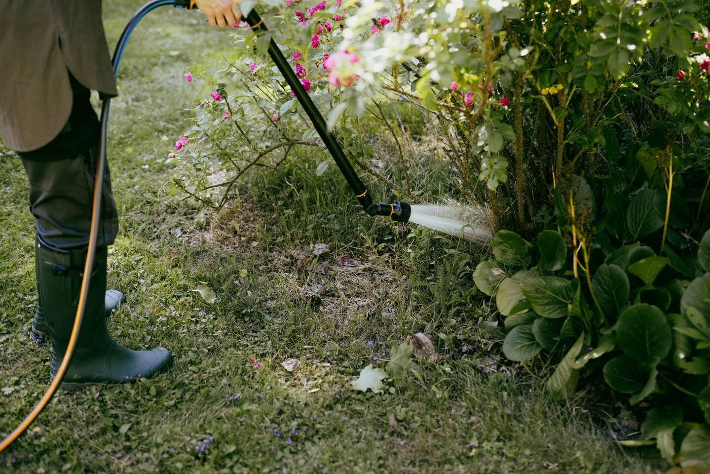 Fiskars S tuinslang, serie X, waterslang voor handmatige besproeiing, 13 mm (1/2"), lengte: 15 m, universele aansluiting, UV-bescherming, vorstbescherming, draaibestendig, blauw, 1076044