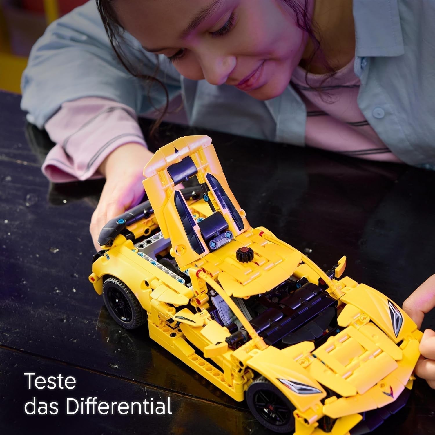 LEGO Technic Chevrolet Corvette Stingray - Bouwspeelgoed om te verzamelen - Speelgoedsportwagen - Automodel - Cadeau voor 9-jarige jongens en meisjes die van speelgoedauto's houden 42205 Bouwsets Besuche in LEGO-Store
