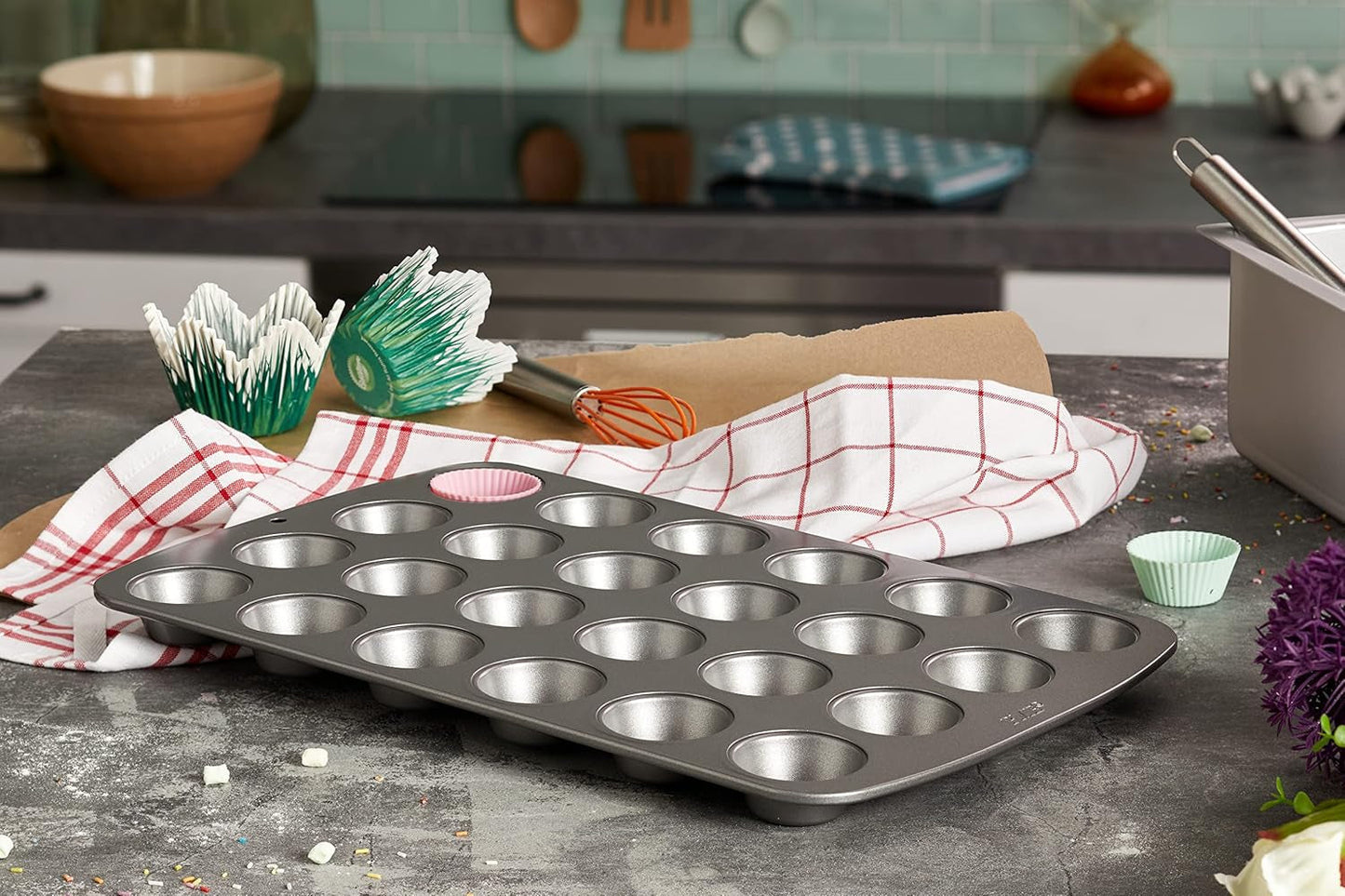 CSB111 Antihaftbeschichtete Mini-Muffinform Mit 24 Löchern Aus Karbonstahl, Edelstahl, Zilver, 39,4 X 24,6 X 2,1 Cm Vormen en bakplaten Naty Shop