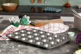 CSB111 Antihaftbeschichtete Mini-Muffinform Mit 24 Löchern Aus Karbonstahl, Edelstahl, Zilver, 39,4 X 24,6 X 2,1 Cm Vormen en bakplaten Naty Shop