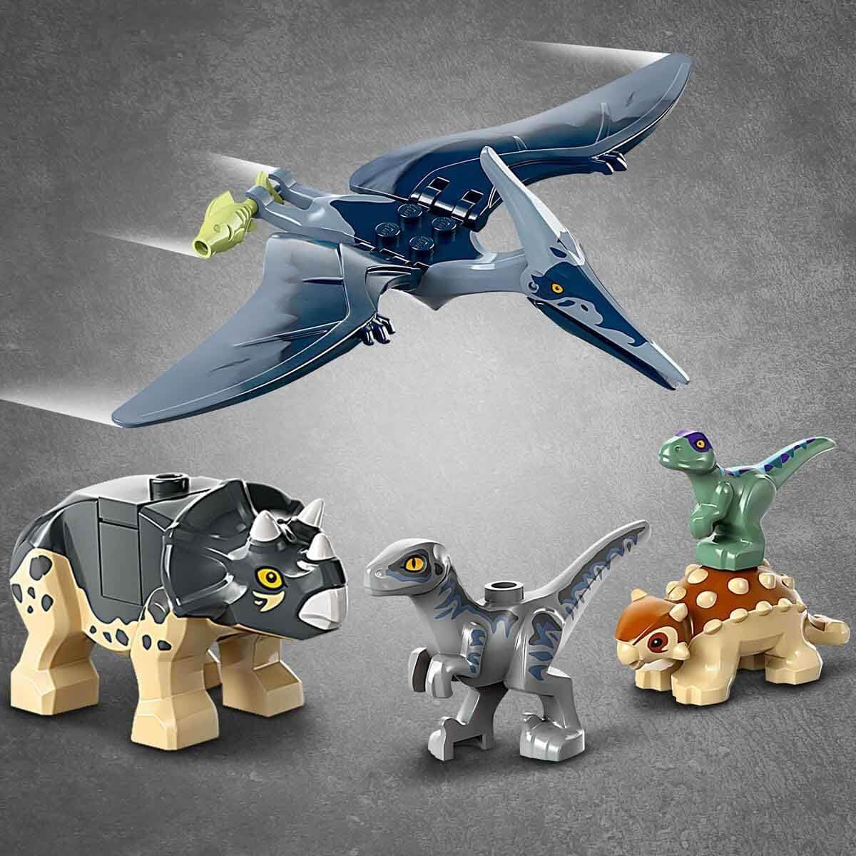 LEGO Jurassic World Rescue Center voor Baby Dinosaurs, set met kleine dinosaurusfiguren waaronder Triceratops, Ankylosaurus en Velociraptor, bouwcadeau voor jongens en meisjes vanaf 4 jaar 76963 Bouwsets Besuche den LEGO-Store