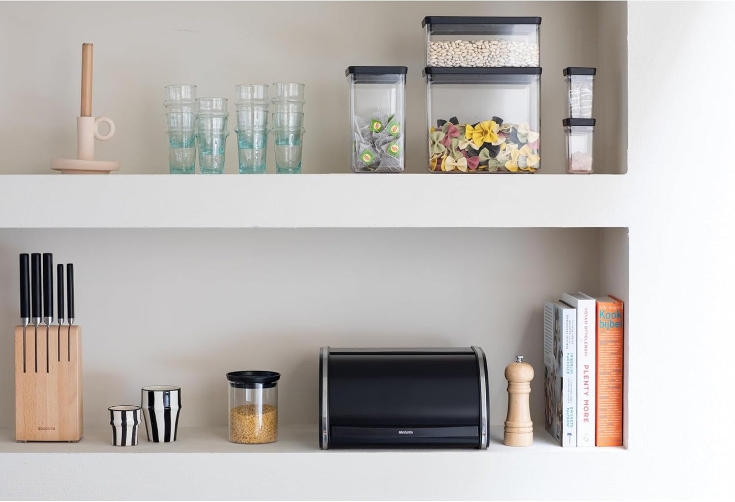 Brabantia broodtrommel - Compacte opbergdoos voor brood, bagels en broodjes met plat deksel, duurzaam staal - middelgroot - matzwart Voedselbewaardozen Naty Shop