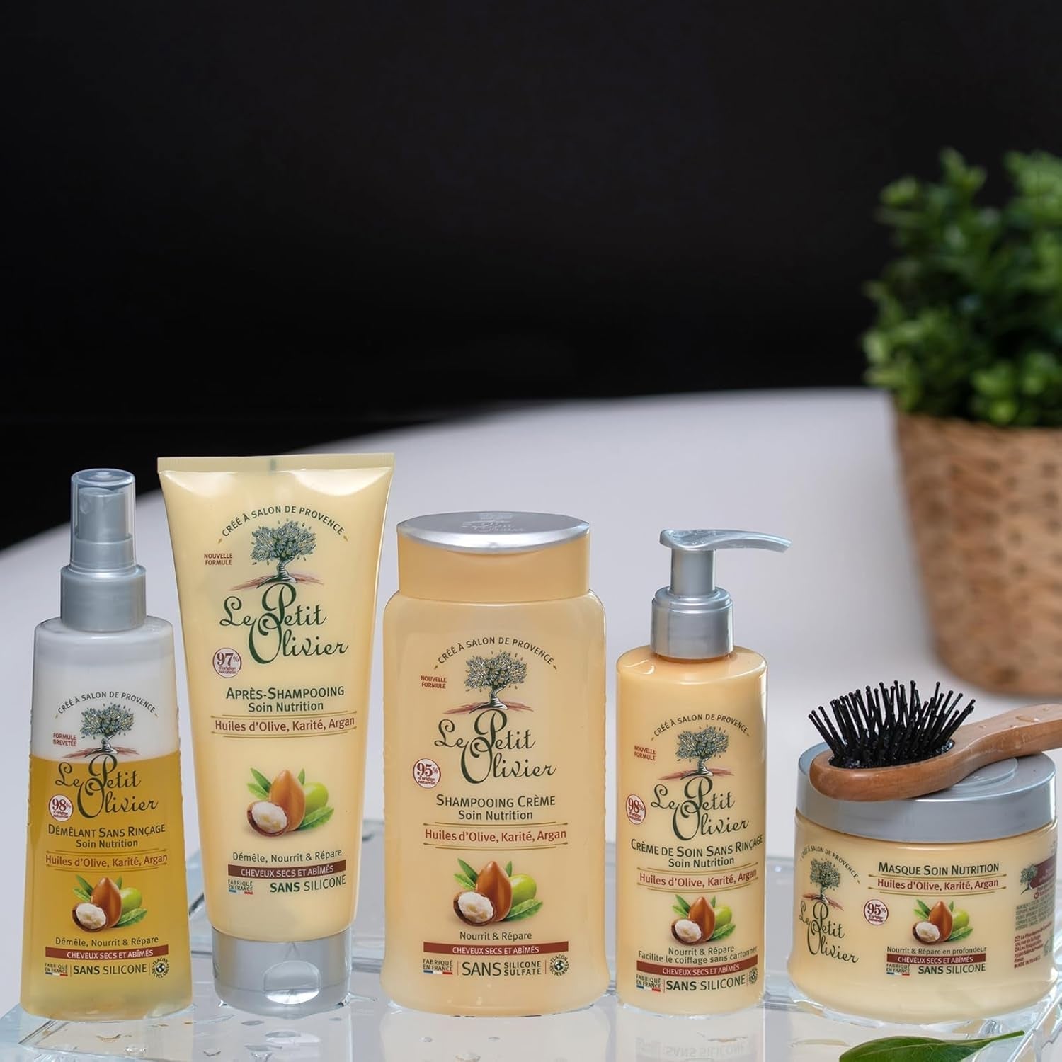 - Ontwarrende spray, verzorging, niet uitspoelen en siliconen, olijf-, shea- & arganolie, ontwart, herstelt en voedt - droog en beschadigd haar - 150 ml Haarontwarrende producten Naty Shop