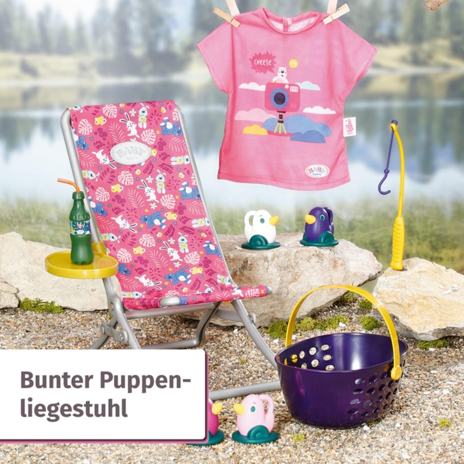 BABY born 832790 Weekend Fishing - Visserijpop accessoireset met ligstoel met levendige print, bijzettafel, glas, mand, eendjes en hengel en roze lang shirt, Roze