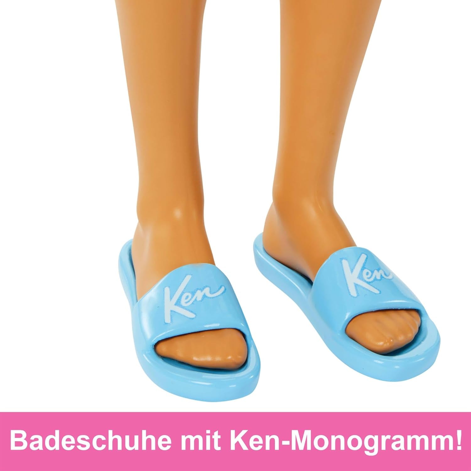 Barbie Ken - Blonde pop met blauw shirt en zwemschort, strandaccessoires en strandbal voor creatief spelen, vanaf 3 jaar, HPL74