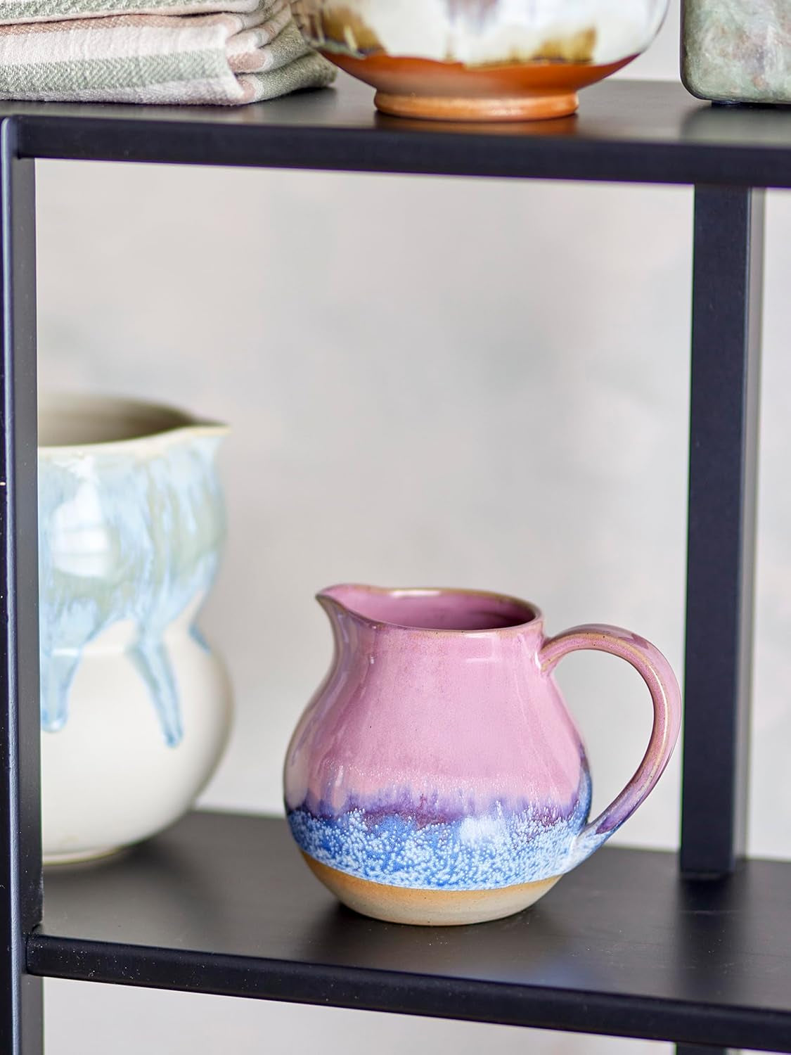 Bloomingville Paula steengoed melkmok - decoratief ontwerp, perfect voor de ontbijttafel, met een natuurlijke textuur, 435 ml (roze)
