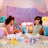 Rainbow High Junior High PJ Party Doll - Violet - 22 cm met zachte jumpsuit, pantoffels en speelaccessoires - Kinderspeelgoed - Ideaal voor 4-12 jaar