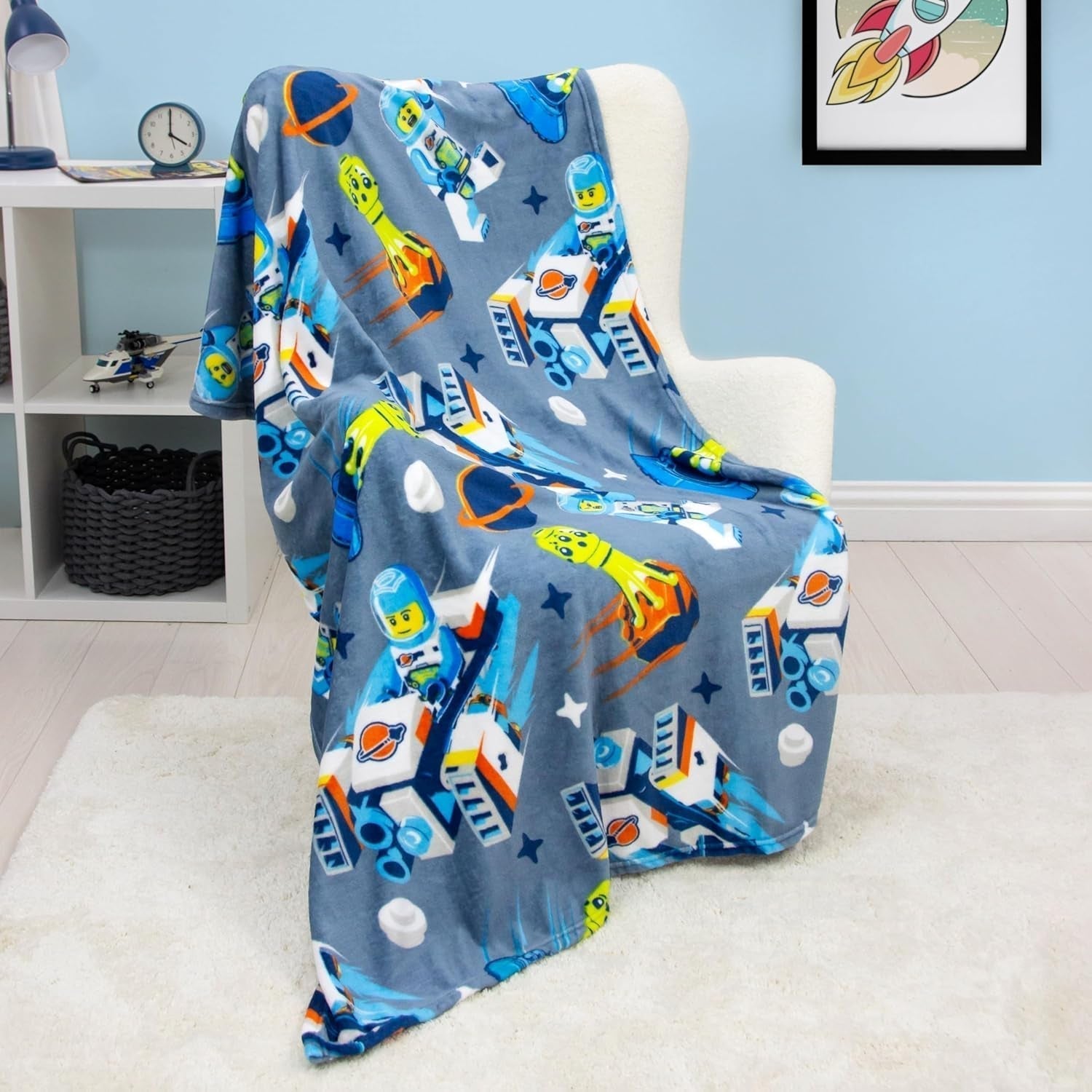 Character World Officiële Lego® City fleecedeken, superzacht, warmblauw plaid, Cityspace-ontwerp, perfect voor slaapkamers, kamperen en slapen, 100 x 150 cm bedden en dekens Besuche den Character World-Store