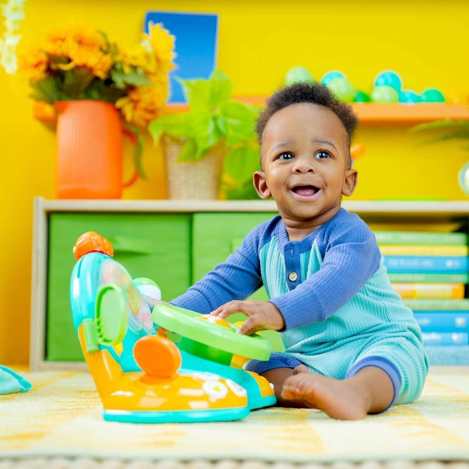 Bright Starts, speelgoedstuur, Lights & Colors Driver, met muziek, autogeluiden, richtingaanwijzers, versnellingspook en meer Bebe Naty Shop Speelgoed