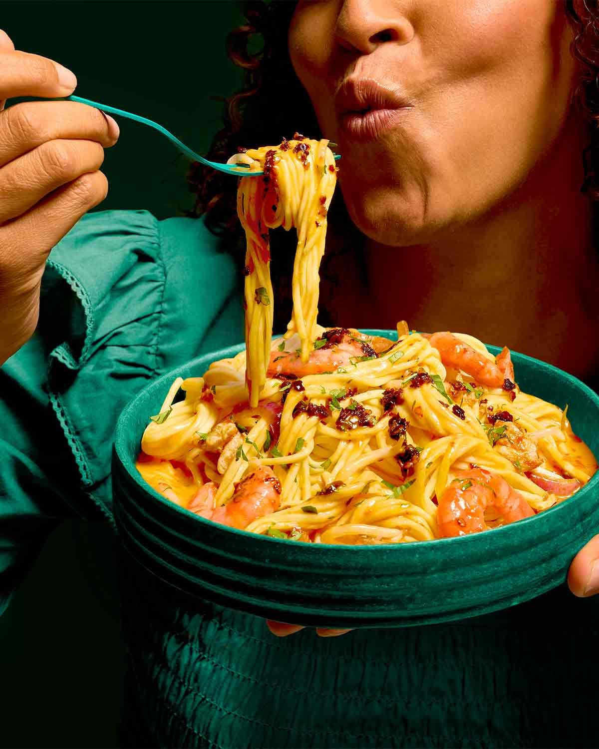 LEE KUM KEE Eiernoedels - Aziatische eiernoedels, de klassiekers voor wokgerechten en soepen, halfdroge noedels, klaar in 3 minuten, twee porties per verpakking, 6 x 180 g multipack