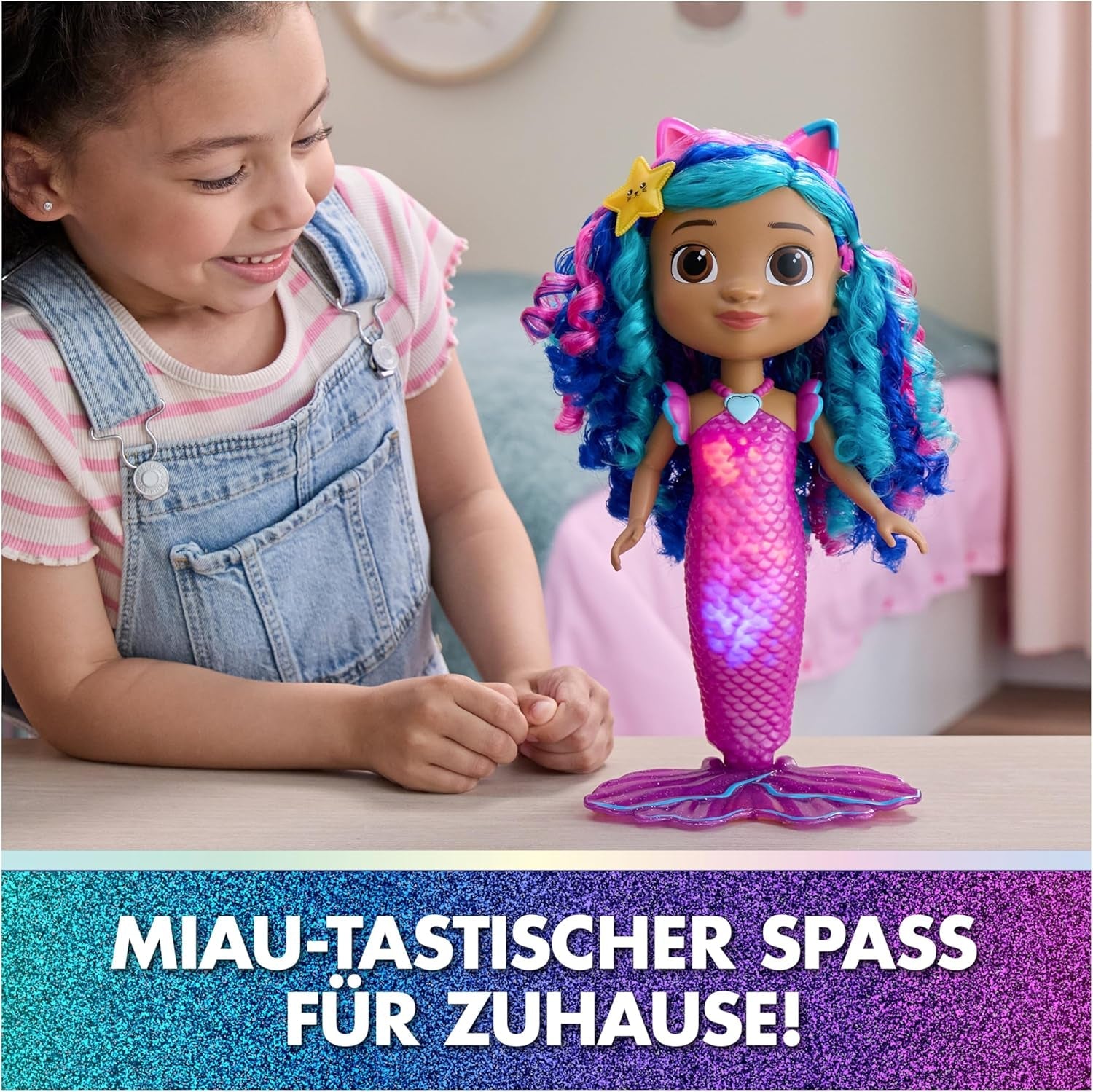 DREAMWORKS GABBY'S POPPENHUIS – Sing & Shine Meerjungfrau Gabby, 35 cm groot Puppe mit Licht- en Geluidseffect, spricht Deutsch, für Kinder ab 3 Jahren
