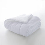 BOHEMIE | Dekbed/bedvulling 120 cm, dekbed 300 G/M², hypoallergene vulling gemaakt van anti-mijt ademende vezels, extra zachte en antibacteriële vulling, afmetingen 200 X 200 cm Dekbedden en dekbedden Naty Shop Wit Bed 120 - 200*200Cm