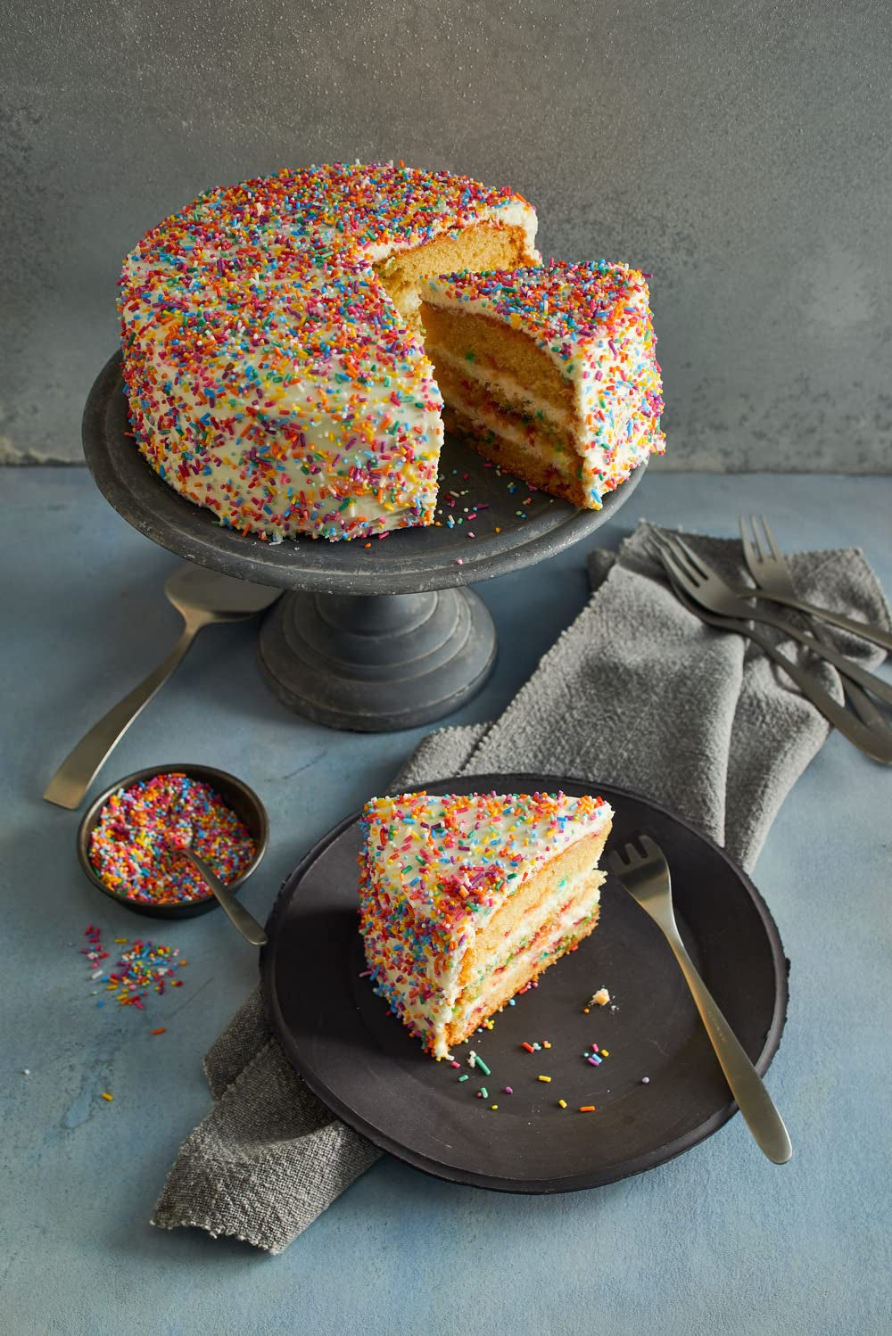 RUF Verjaardagstaart, Geburtstagskuchen, Schicht-Torte Aus Rührteig en Konfetti-Streusel, Tortencreme en Buntem Dekor-Mix, Für Kindergeburtstag, Familienfeier, Einschulung, 1X425G Frostings en Decor Naty Shop