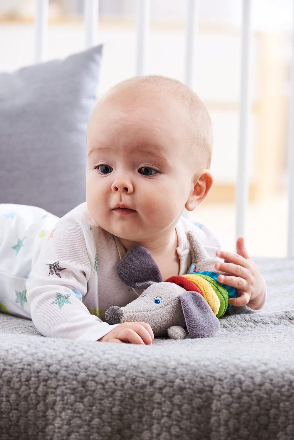 HABA 304771 - Rammelaar teckelfiguur, stoffen babyspeelgoed met rammelaarmotor, speelgoed vanaf 6 maanden Speelgoed Bebe Naty Shop
