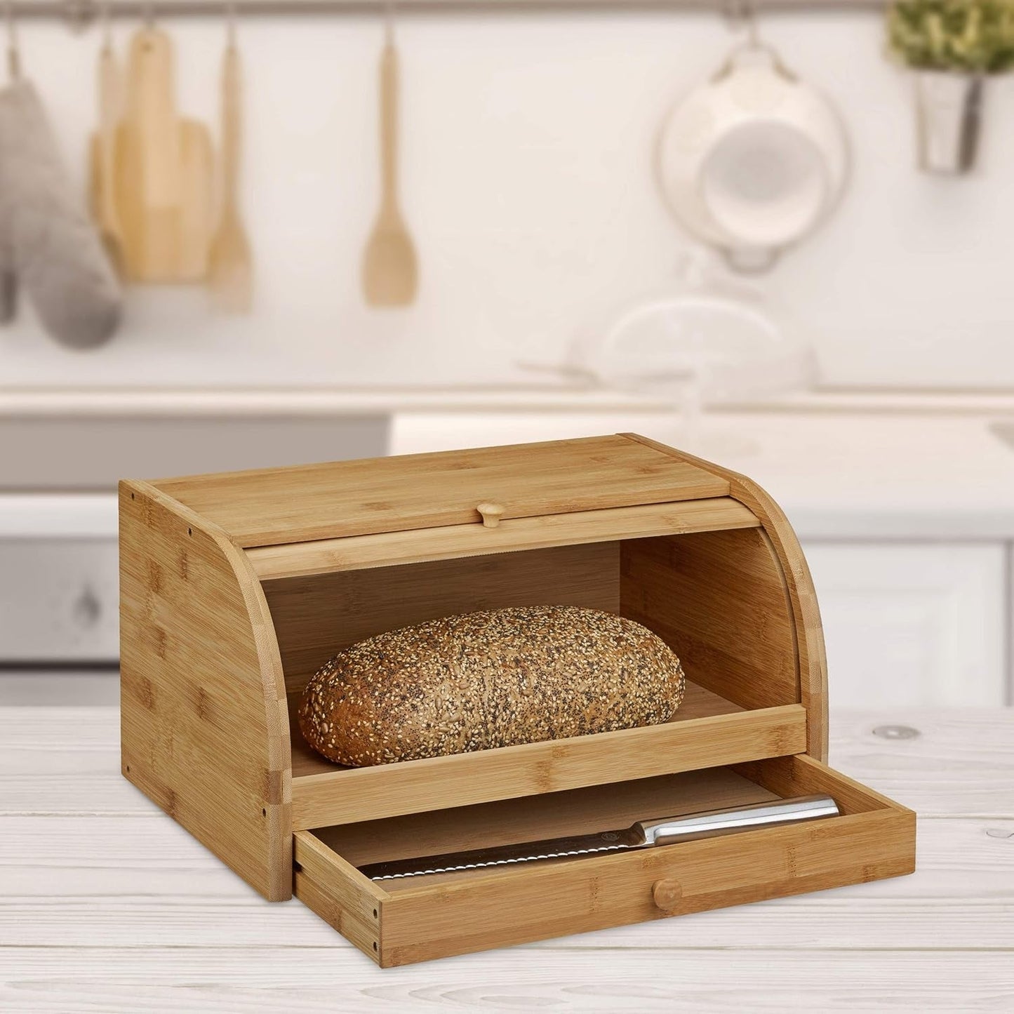 Relaxdays Broodmand op wielen met lade, bamboe, HxBxD: 21 x 40,5 x 28 cm, snijplank hout, naturel & bamboe ca. 3 x 37 x 21,5 cm Snijplank met kruimellade voor eenvoudige reiniging naturel Voedselbewaardozen Naty Shop