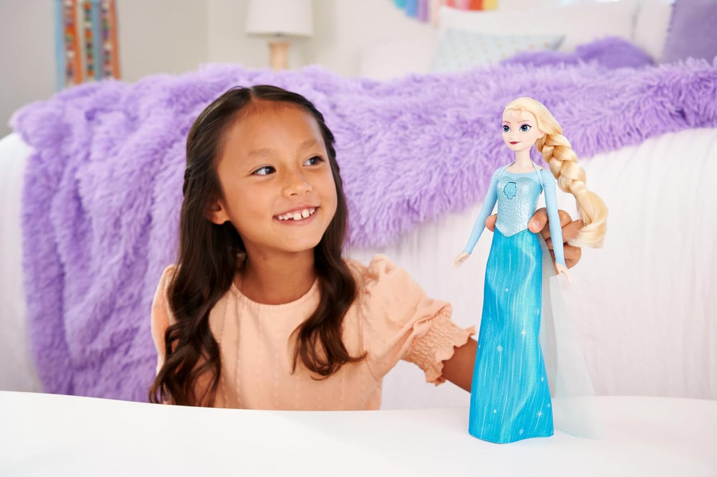 Mattel Toys Disney Frozen Elsa zingende pop in iconische outfit, zingt "Let It Go" uit de Disney-film in het Engels, Frans, Duits, Italiaans, JDL58