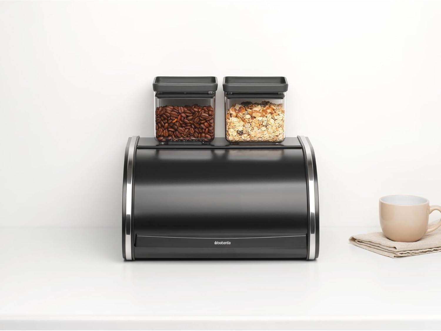 Brabantia broodtrommel - Compacte opbergdoos voor brood, bagels en broodjes met plat deksel, duurzaam staal - middelgroot - matzwart Voedselbewaardozen Naty Shop
