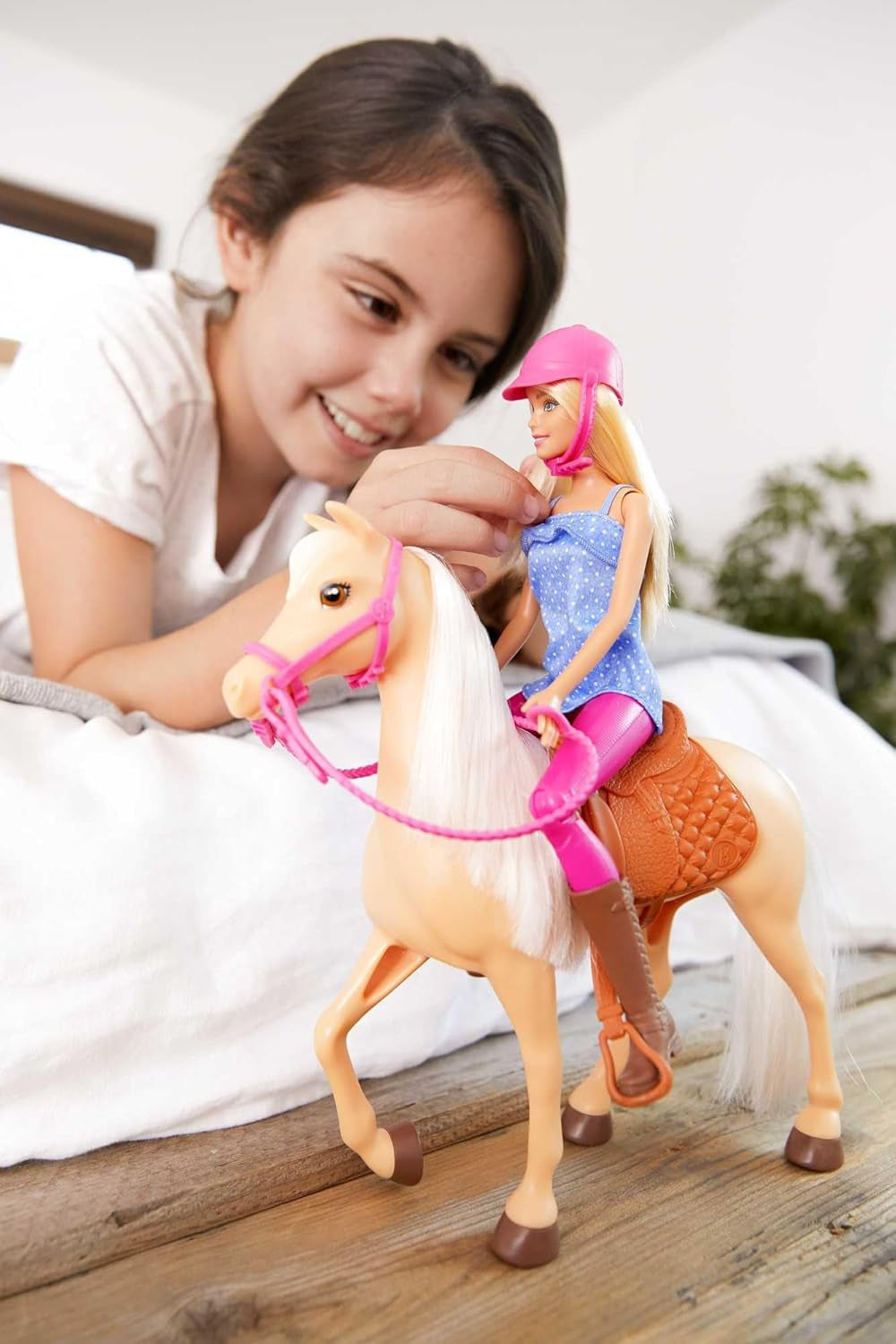 Barbie pop en paardenspeelgoed, rijaccessoires, inclusief 1 pop en 1 paard, geschikt als cadeau voor kinderen vanaf 3 jaar, FXH13