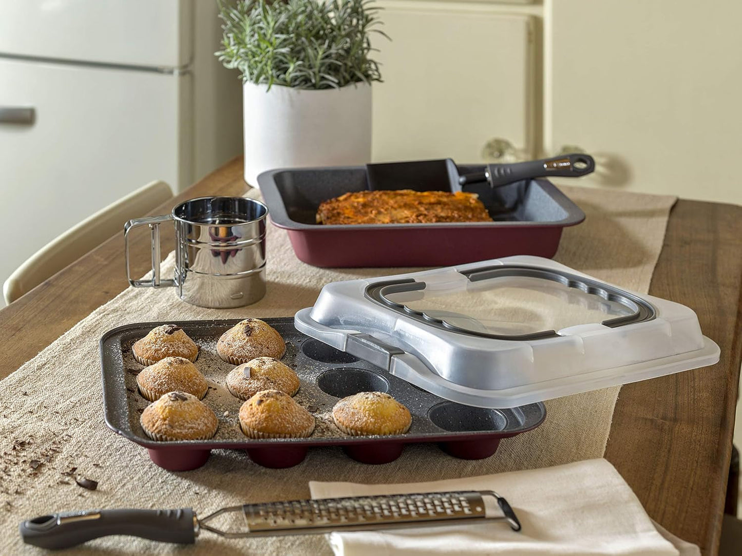 Sweet Cherry bakplaat, voor 12 muffins, met deksel, kunststof staal, kersenrood Bakplaten en mallen Naty Shop