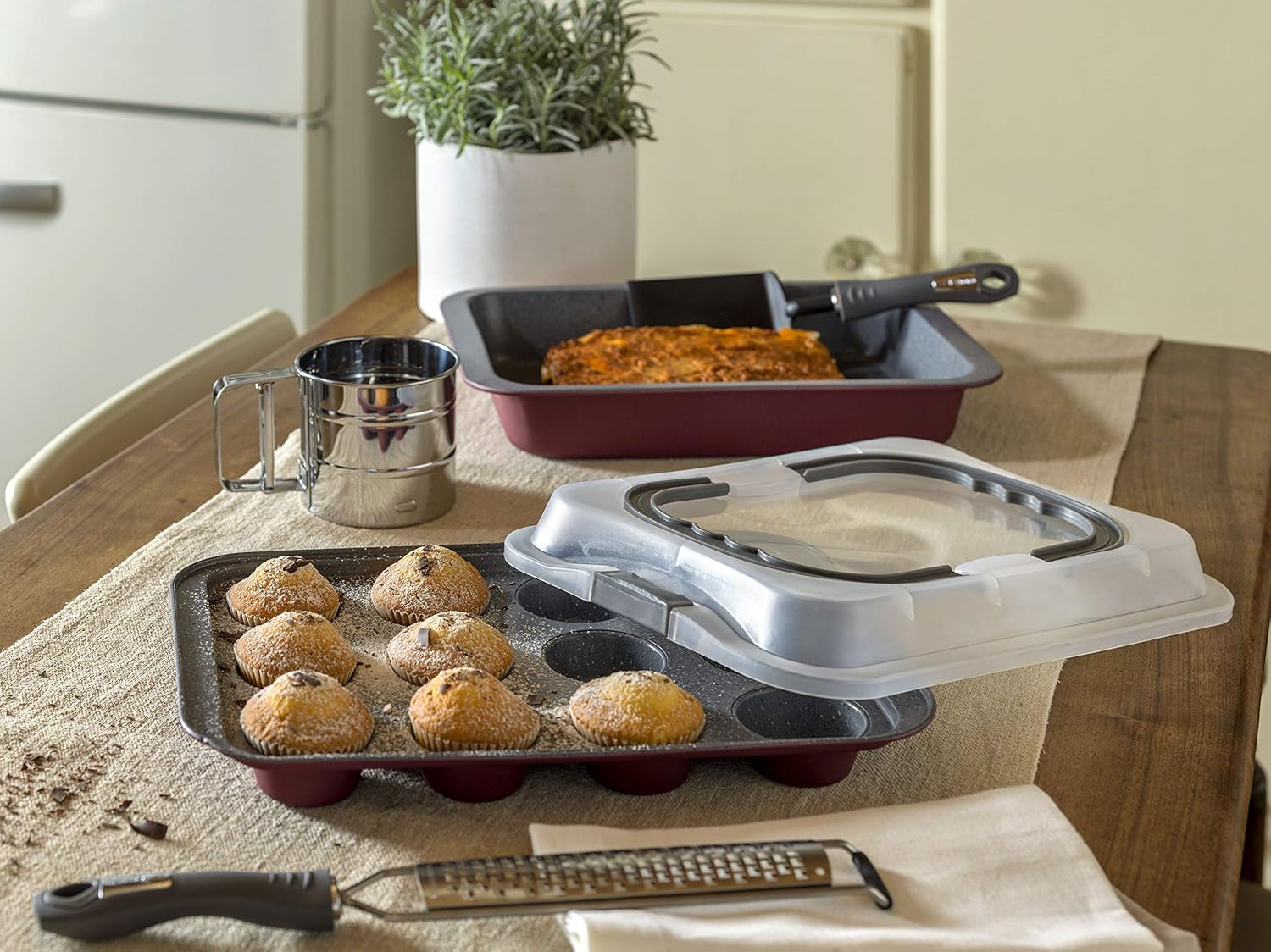 Sweet Cherry bakplaat, voor 12 muffins, met deksel, kunststof staal, kersenrood Bakplaten en mallen Naty Shop