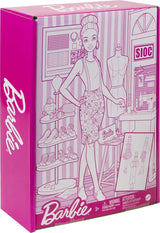 Barbie HDY90 - Modeontwerperpop (30,40 cm) en atelier, 25+ design- en modeaccessoires, designbureau, stoel, naaimachine, textielstalen, mannequin en meer, speelgoed vanaf 3 jaar