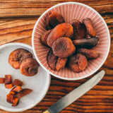 Seeberger Ongezwavelde Abrikozen: Onbehandelde gedroogde abrikozen met een zoete, fruitige smaak - geen toegevoegde suikers - ontpit, veganistisch (1 x 125g) Naty Shop Gedehydrateerde producten
