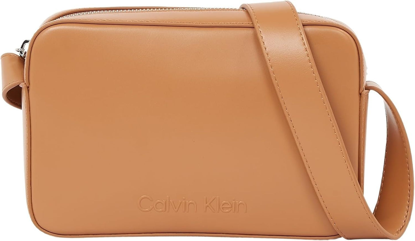 Calvin Klein crossbodytas Cameratas met reliëflogo en ritssluiting Damestassen Naty Shop Bruin (Leo)