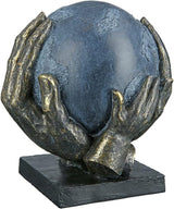 Casablanca modern design GILDE Deco Sculptuur Figuur Red de wereld - Wereldbol in handen - Hoogte 19 cm Beeldjes en sculpturen Naty Shop