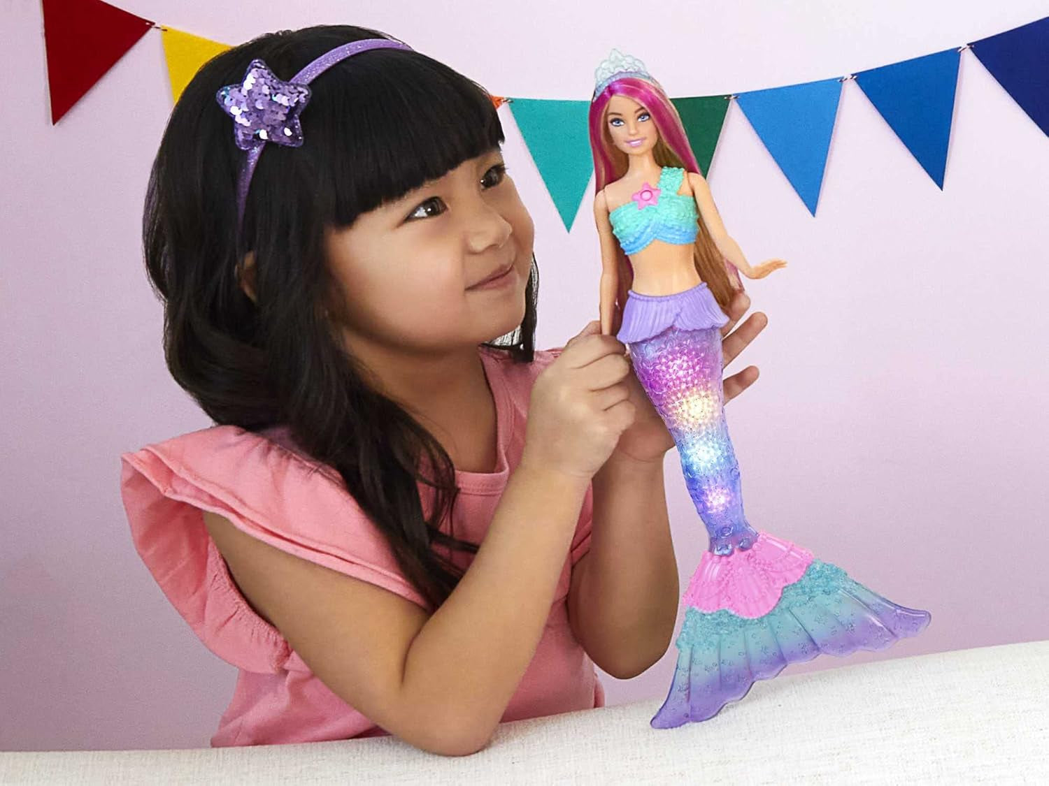 Barbie Dreamtopia Magic Light zeemeerminpop met blond haar, Barbiepop met zeemeerminstaart, geschikt als cadeau voor kinderen vanaf 3 jaar, HDJ36